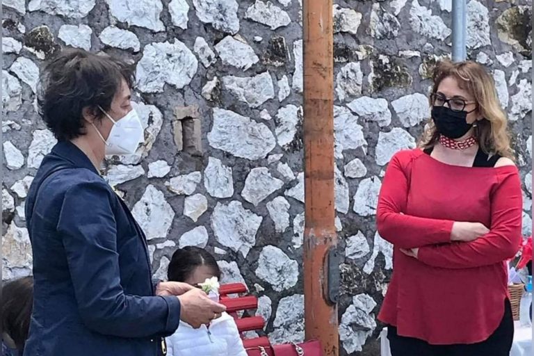 Inaugurazione Panchina Rossa Coltodino, Cuneo: “Comunità unita per aiutare chi è in difficoltà”