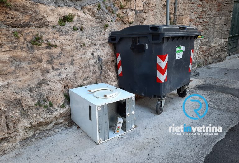 SEI TU IL REPORTER – Una lavatrice e un carrello lasciati a largo San Giorgio