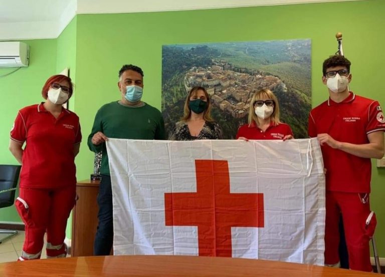 Giornata Mondiale Croce Rossa, Comune di Fara Sabina espone bandiera CRI