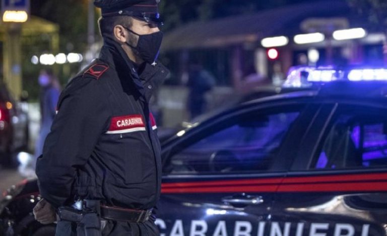 Minaccia e ferisce infermieri del de Lellis con un tubo di plastica. Carabinieri denunciano 20enne extracomunitario