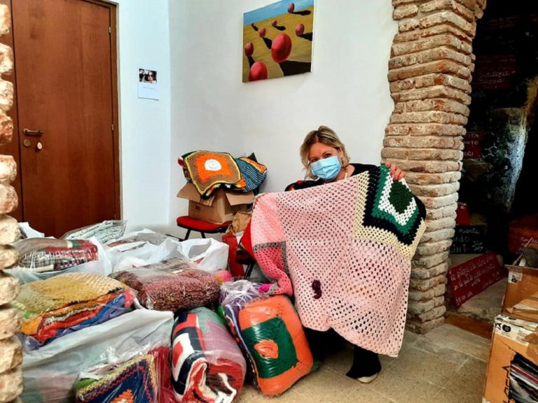 Grazie alle vostre donazioni le 53 “Coperte della mamma” cucite a mano sono pronte
