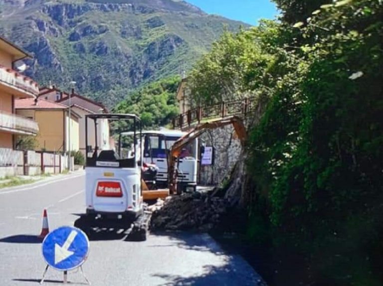 Iniziati i lavori di pulizia canale acque sulfuree sulla SP14 Borgo Velino – Antrodoco
