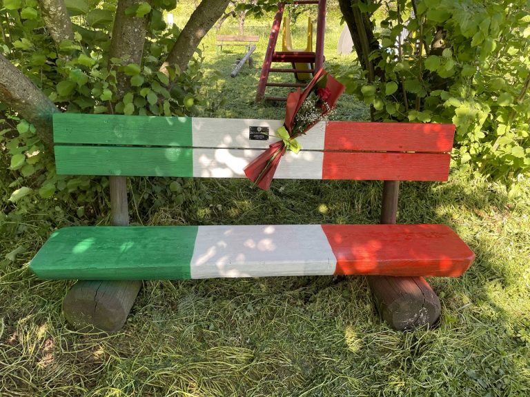 CasaPound Rieti dona una panchina tricolore al Parco Norma Cossetto di Piazza Tevere