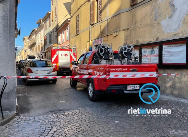 Rieti, auto a gpl inizia a perdere gas: intervengono i Pompieri
