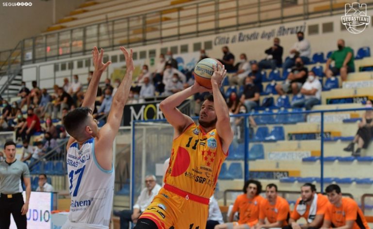 La Real Sebastiani dice addio al sogno Serie A. Persa anche Gara 3. Roseto vince 76-60