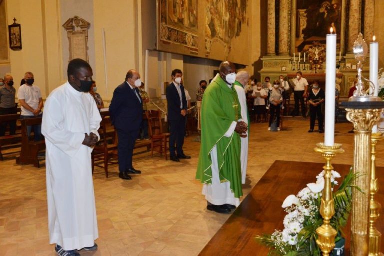 Celebrata da don Shango la messa dedicata al mondo del lavoro
