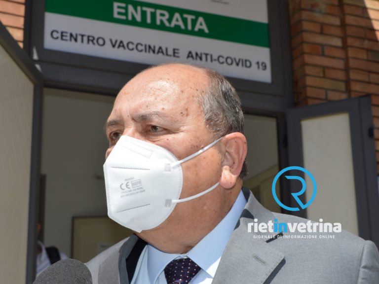 5 persone positive al Covid di ritorno dalle vacanze. L’appello pro-vaccini del sindaco Cicchetti