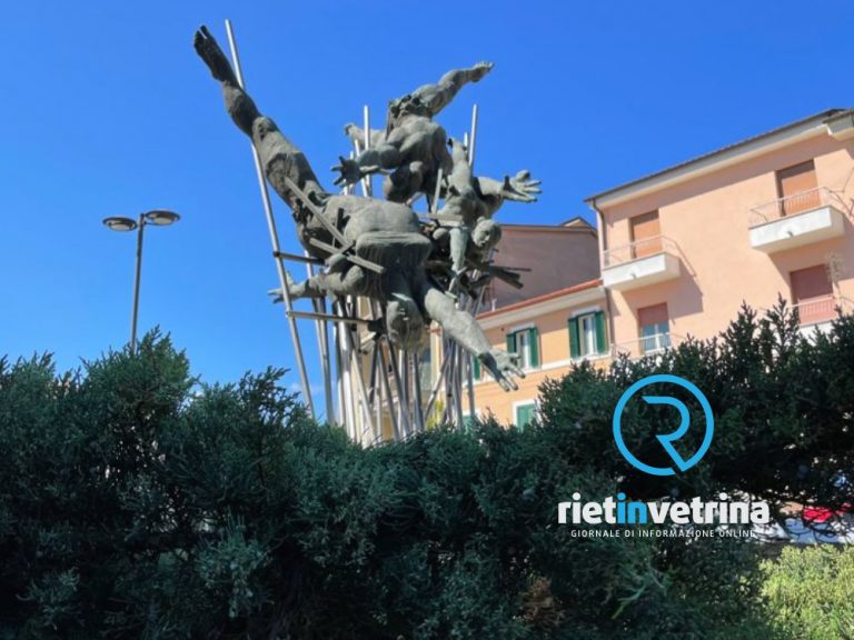 Rione Borgo e alunni della Pascoli insieme per ripulire il quartiere
