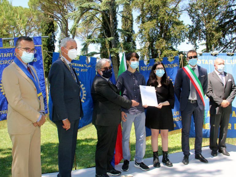Il Rotary per i caduti nel contrasto alla pandemia: consegna borse studio Distretto 2080