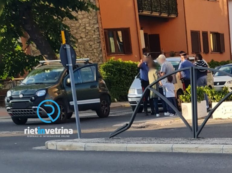 Tamponamento incrocio via Sacchetti Sassetti – via Tancia. Carabinieri sul posto