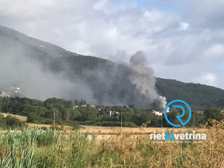 Limiti di Greccio, incendio in una falegnameria