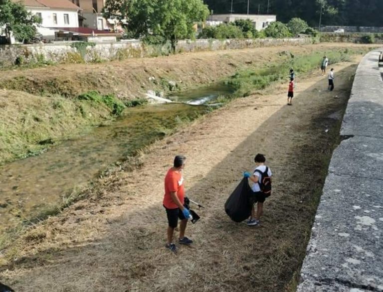 Comune e volontari di Antrodoco puliscono le sponde del Velino
