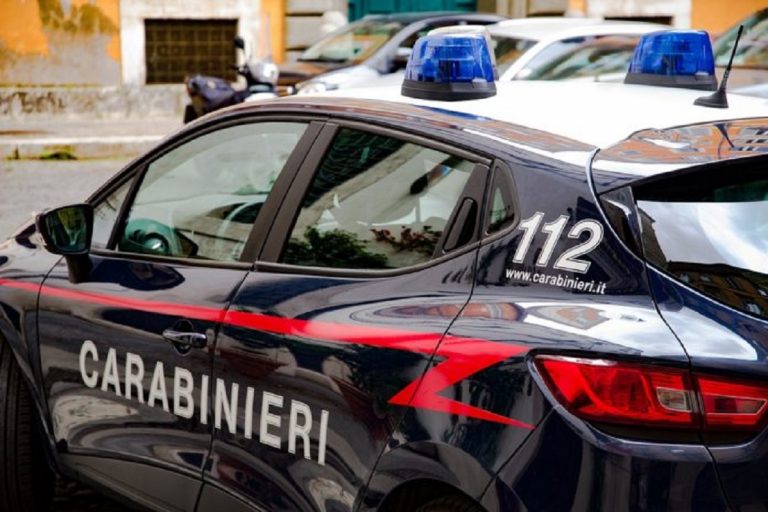 Non accetta la fine del rapporto amoroso perseguitando la ex. Intervengono i Carabinieri