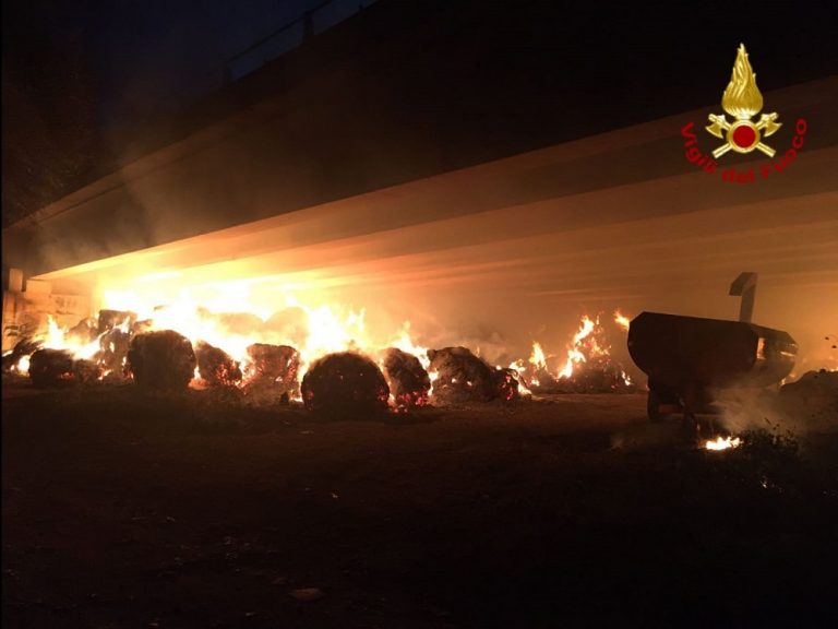 Fienile in fiamme a Leonessa. Danno da 300mila euro. In lacrime il titolare dell’azienda