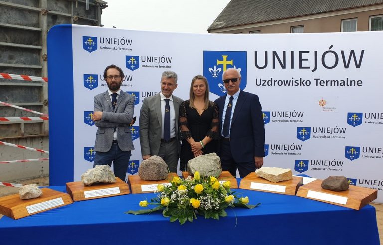 Infioritalia ospite in Polonia del Comune di Uniejow per posare prima pietra del centro dedicato all’Infiorata di Spycimierz