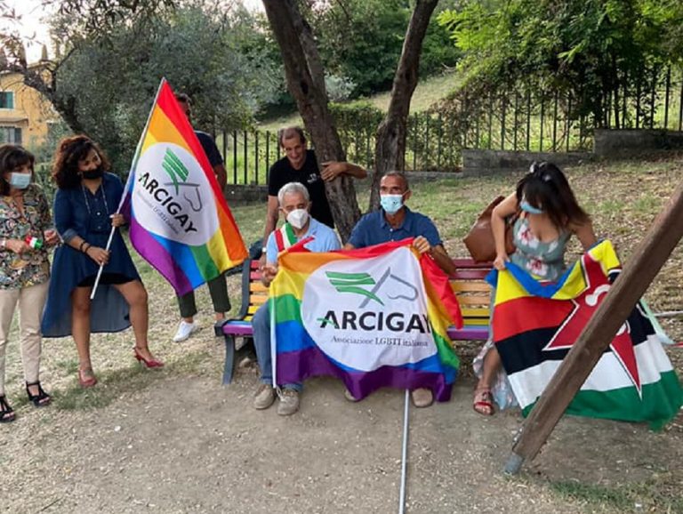 Inaugurata al Parco San Paolo di Poggio Mirteto la prima Panchina Arcobaleno