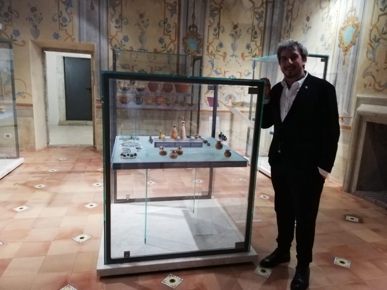 Il conduttore e regista Paolo Ruffini al Museo Civico Archeologico di Fara in Sabina