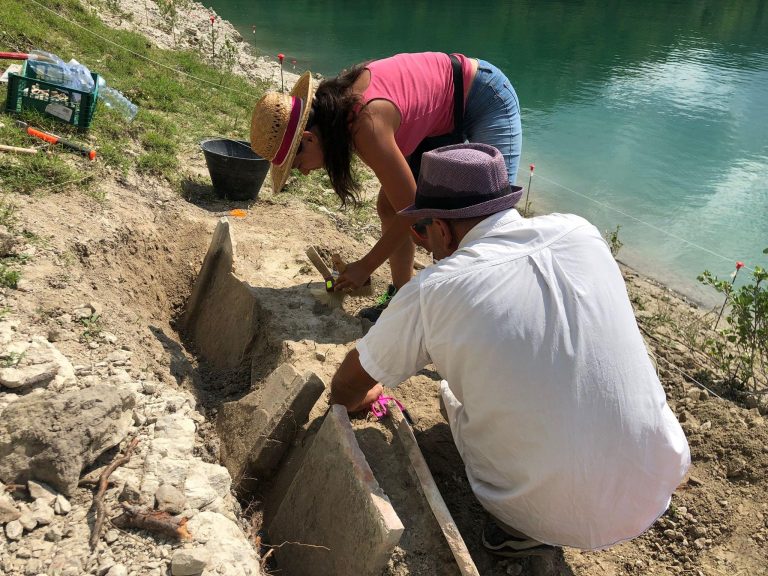 A un mese dalla scoperta, gli archeologi presentano la necropoli di Castel di Tora