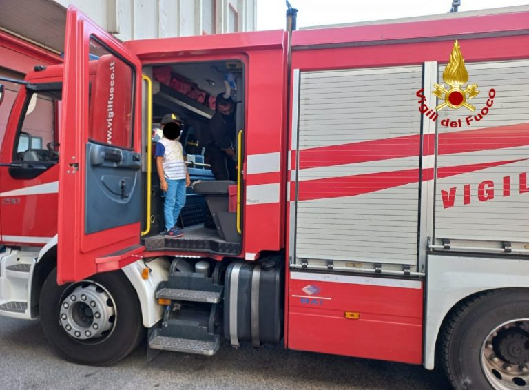 Realizzato il sogno del piccolo Alessandro di 5 anni di visitare il Comando VVF di Rieti