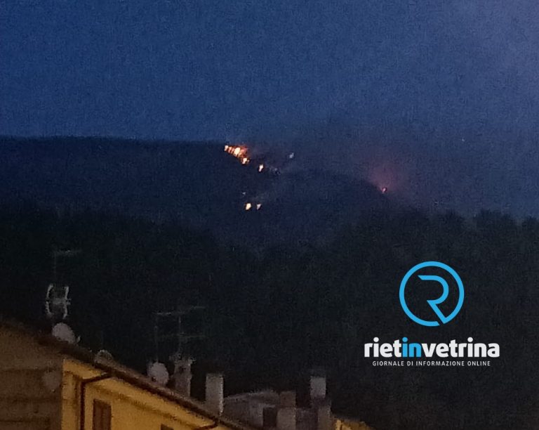 Fiamignano, l’impressionante incendio nella notte di Ferragosto. Pompieri ancora al lavoro