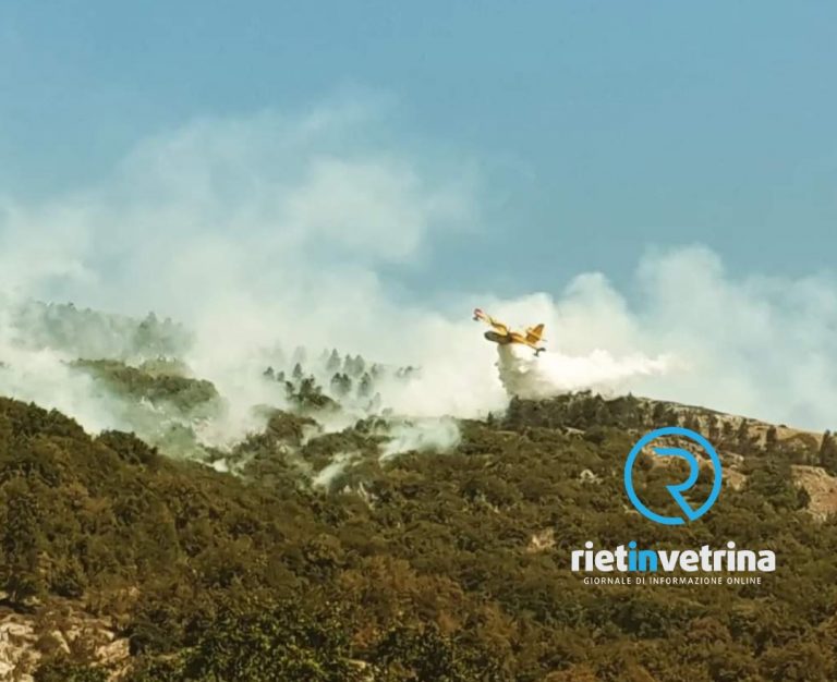 VIDEO – Canadair in azione sul Monte Serra (Cicolano)