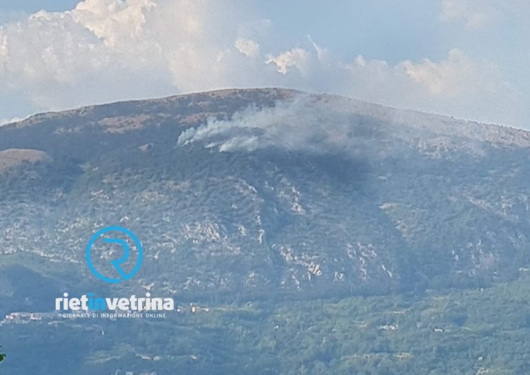 Vigili del Fuoco all’opera a Fiamignano per spegnere l’incendio in località “La Serra”