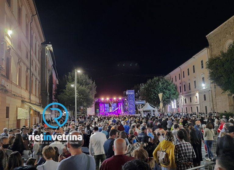 “Lasciatemi gridare…” Adriano Pappalardo in concerto a Rieti entusiasma il pubblico