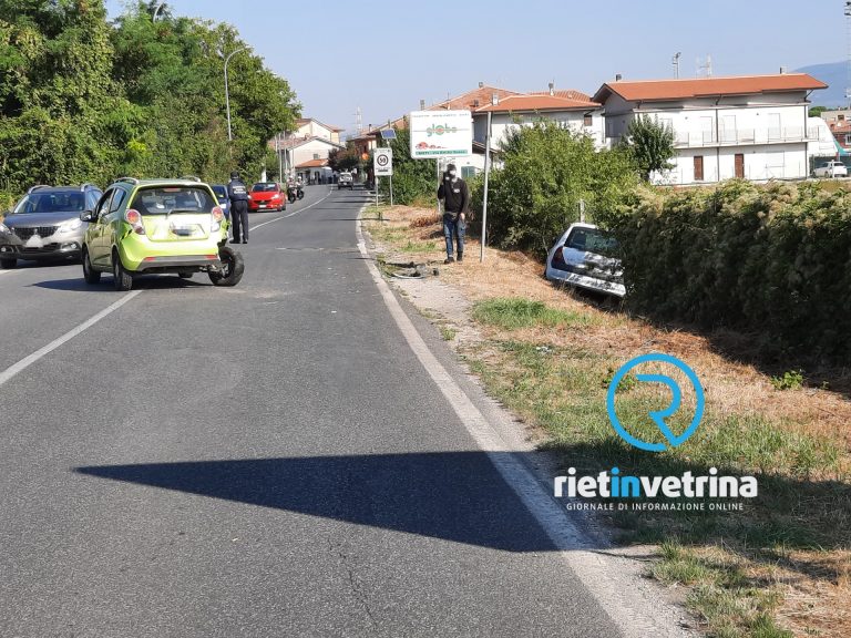 Incidente stradale via Ricci. Due auto coinvolte, un conducente trasportato al de Lellis