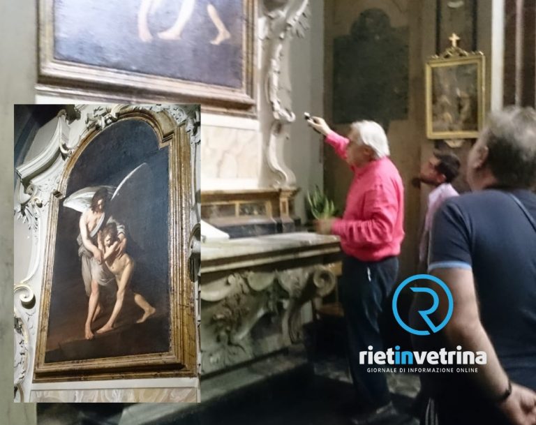 Vittorio Sgarbi in visita alla Chiesa di San Rufo per osservare “L’angelo Custode” dello Spadarino