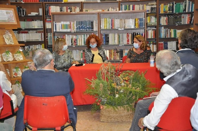 Concorso artistico “Borgo in Fiore 2021”, Paola Vicari di Collegiove vince il primo premio assoluto per il migliore allestimento floreale