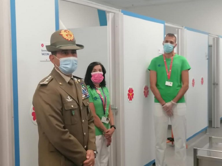 Covid, il Generale Francesco Paolo Figliuolo visita l’hub ASL Rieti – Amazon di Passo Corese