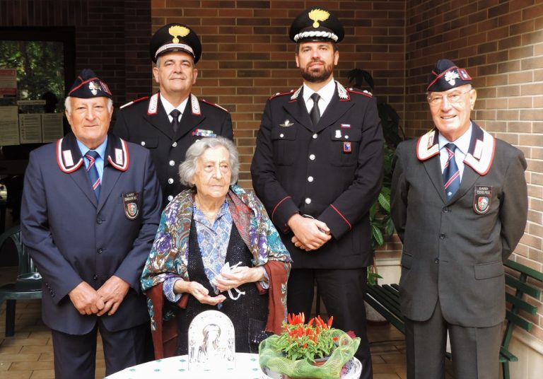 I Carabinieri festeggiano a Rieti i 101 anni di Genoveffa, socia benemerita dell’A.N.C.