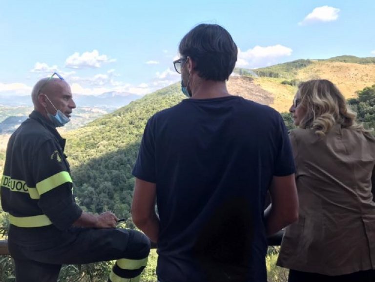 Incendio località Bersagli, sindaca Cuneo: “Altro atto criminale ai danni del nostro territorio”