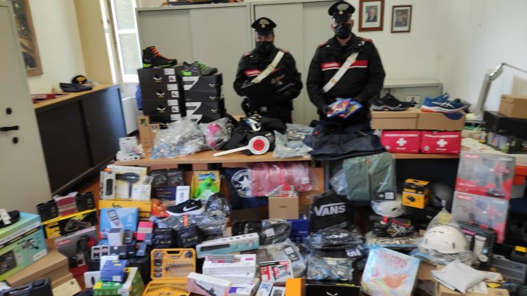 Cittaducale, Carabinieri denunciano tre magazzinieri. Rubavano merce di valore dai pacchi