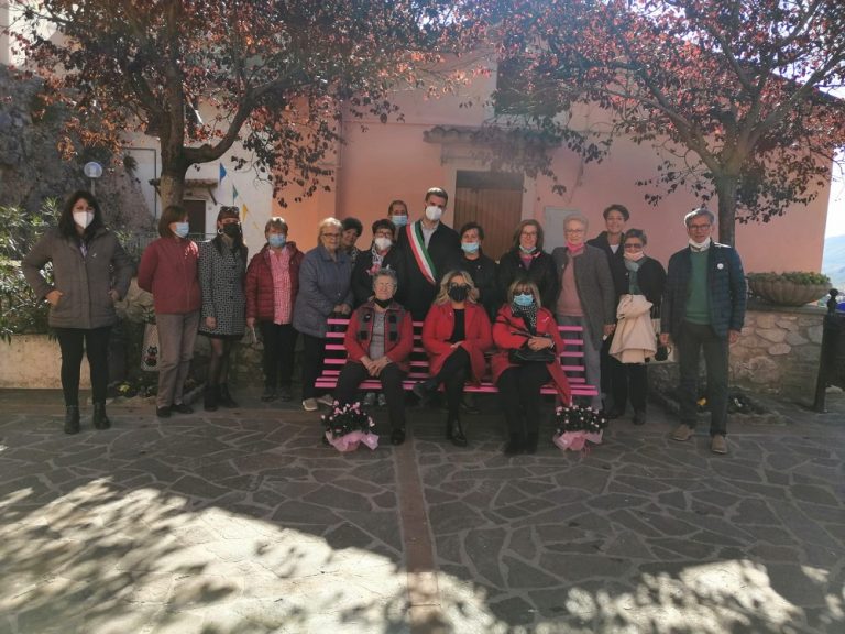 Campagna Nastro Rosa LILT Rieti, inaugurata ad Ascrea la Panchina Rosa