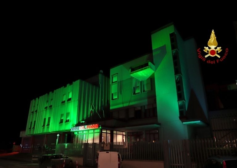 La caserma dei Vigili del Fuoco di Rieti si colora di verde per la Giornata Pans-Pandas