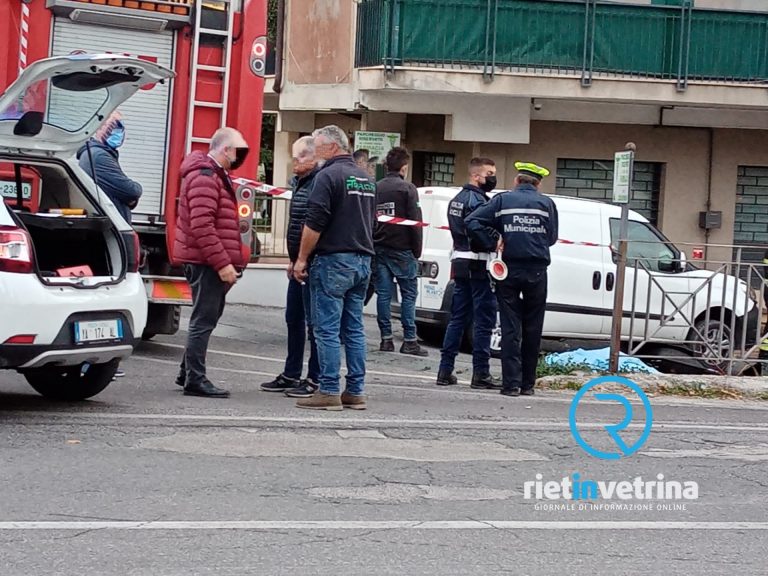 Uomo muore investito davanti all’ex Manicomio