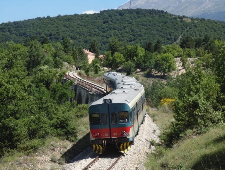 Eliminazione passaggio a livello Antrodoco e realizzazione quattro corsie sulla Salaria, PD: “Decisivo passo in avanti. Grazie Melilli e Refrigeri”