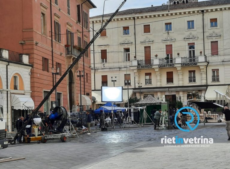 Piazza Vittorio Emanuele II set di uno spot nazionale, Sinibaldi: “Aumentano le produzioni che scelgono Rieti”