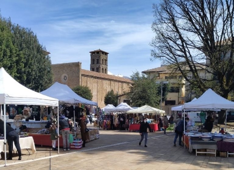 Nelle piazze Oberdan e Mazzini ti aspetta il mercatino dell’antiquariato