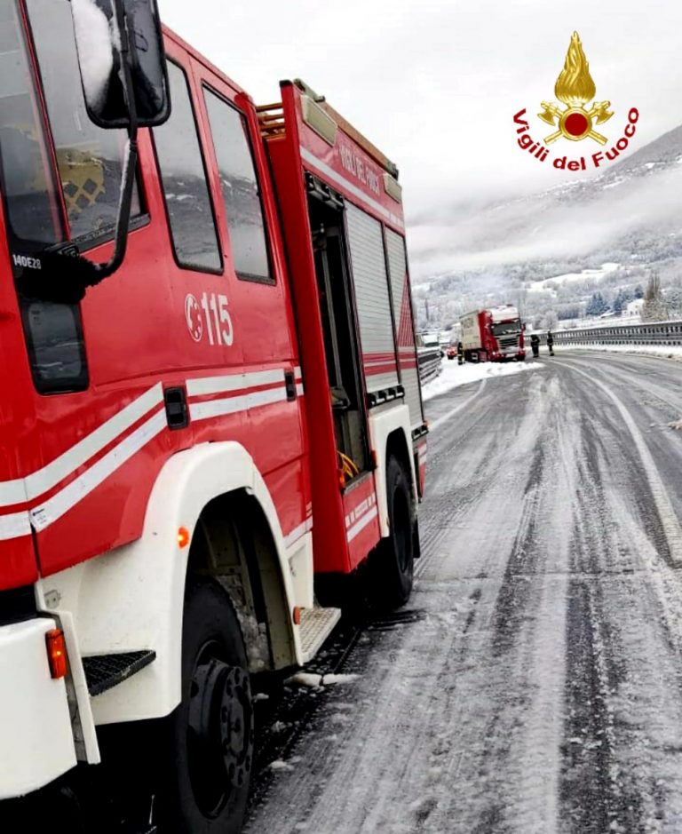 Per neve e ghiaccio auto e mezzi pesanti in panne sulla Salaria per Ascoli Piceno