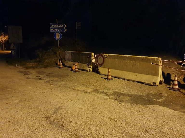 Distacchi e crolli dalla parete rocciosa, chiusa la SP3 Rivodutri – Morro Reatino