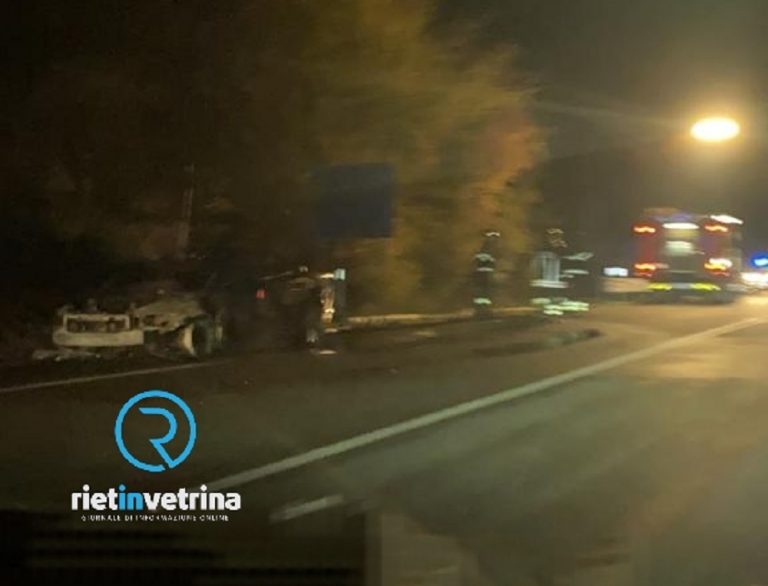 Auto in fiamme sulla Salaria per Roma. Intervenuti i Vigili del Fuoco