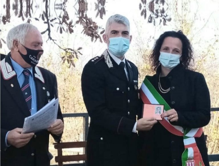 Celebrata a Pescorocchiano la Virgo Fidelis. Donata alla sindaca Gatti la tessera Associazione Carabinieri