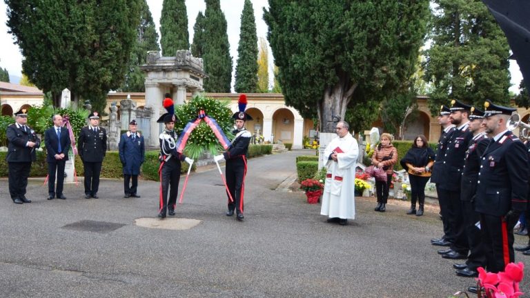 I Carabinieri di Rieti depongono corona d’alloro in memoria dei colleghi caduti