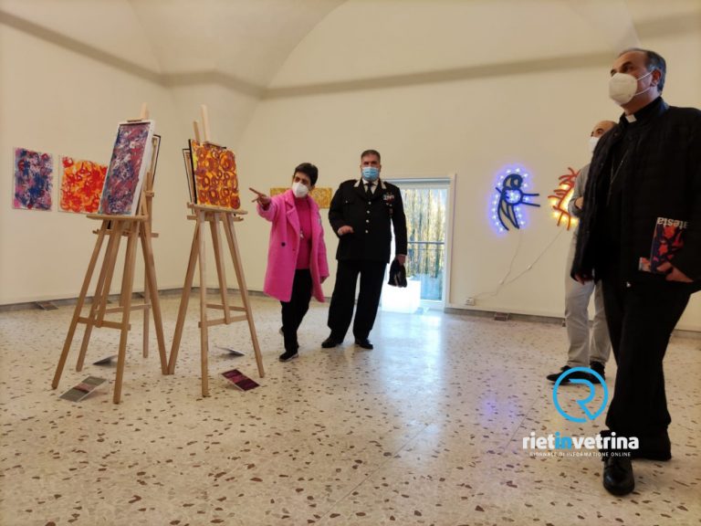 “Le stelle – galleria dello spettro artistico”, inaugurata la mostra di Pierina Malatesta – FOTO