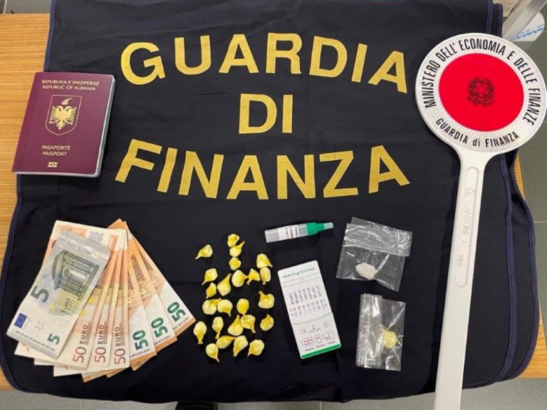 Arrestati dalla GdF due spacciatori ed un altro denunciato a piede libero