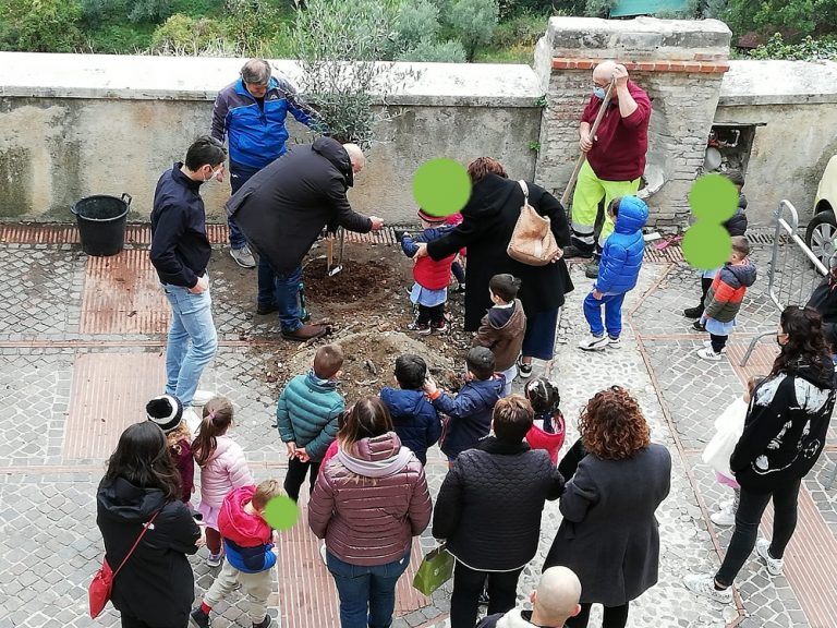 Anche i bimbi dell’Infanzia di Toffia hanno partecipato alla Giornata Mondiale dell’Albero