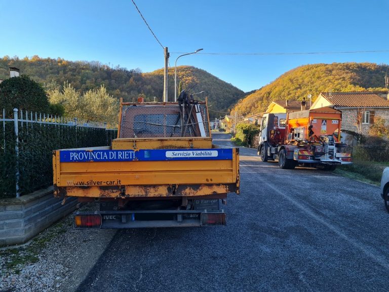 Prevenzione e sicurezza stradale, mezzi spargisale attivi in provincia