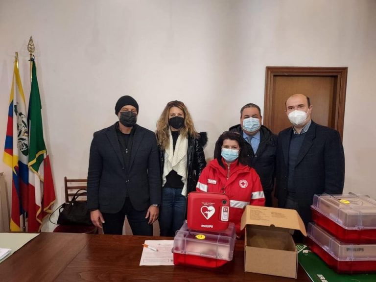 Donati alle scuole della Bassa Sabina defibrillatori del progetto “La mia scuola mi sta a cuore”